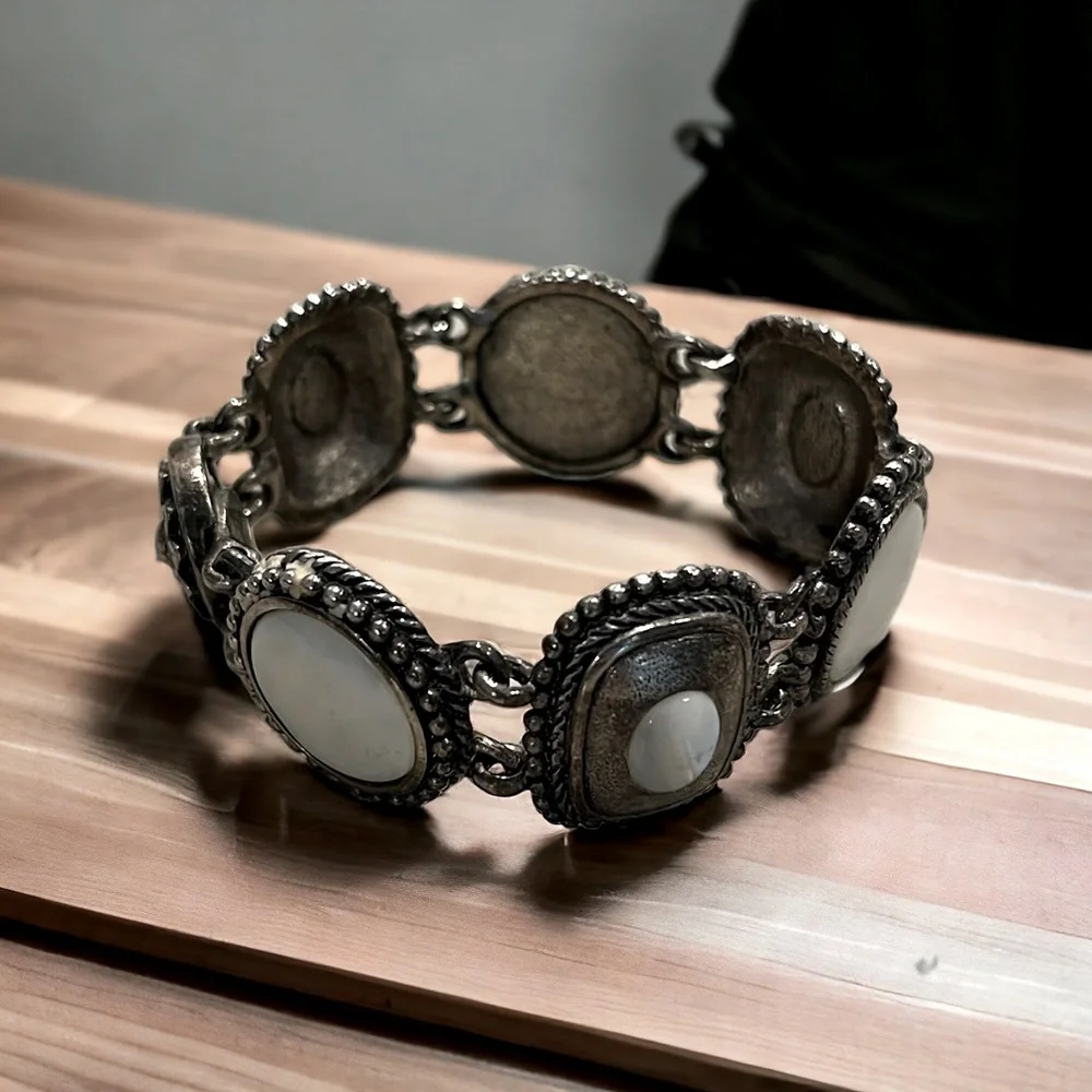 VINTAGE PREMIER DESIGNS MOTHER OF PEARL SILVER TONE CHUNKY BRACELET